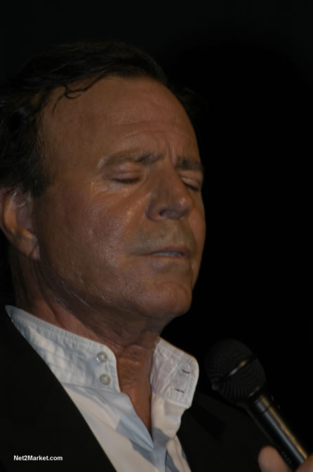 Julio Iglesias - Air Jamaica Jazz & Blues 2005 - The Art Of Music - Cinnamon Hill Golf Course, Rose Hall, Montego Bay - Negril Travel Guide, Negril Jamaica WI - http://www.negriltravelguide.com - info@negriltravelguide.com...!