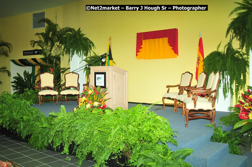 The Unveiling Of The Commemorative Plaque By The Honourable Prime Minister, Orette Bruce Golding, MP, And Their Majesties, King Juan Carlos I And Queen Sofia Of Spain - On Wednesday, February 18, 2009, Marking The Completion Of The Expansion Of Sangster International Airport, Venue at Sangster International Airport, Montego Bay, St James, Jamaica - Wednesday, February 18, 2009 - Photographs by Net2Market.com - Barry J. Hough Sr, Photographer/Photojournalist - Negril Travel Guide, Negril Jamaica WI - http://www.negriltravelguide.com - info@negriltravelguide.com...!