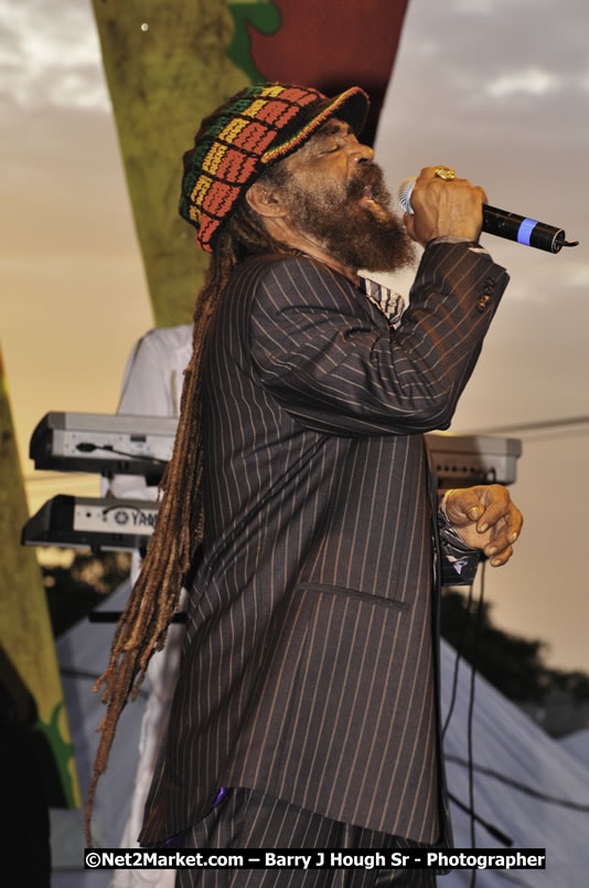 John Holt @ Red Stripe Reggae Sumfest 2008 International Night 2, Catherine Hall, Montego Bay - Saturday, July 19, 2008 - Reggae Sumfest 2008 July 13 - July 19, 2008 - Photographs by Net2Market.com - Barry J. Hough Sr. Photojournalist/Photograper - Photographs taken with a Nikon D300 - Negril Travel Guide, Negril Jamaica WI - http://www.negriltravelguide.com - info@negriltravelguide.com...!