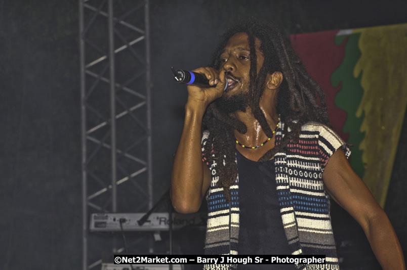 Rootz Underground @ Red Stripe Reggae Sumfest 2008 International Night 2, Catherine Hall, Montego Bay - Saturday, July 19, 2008 - Reggae Sumfest 2008 July 13 - July 19, 2008 - Photographs by Net2Market.com - Barry J. Hough Sr. Photojournalist/Photograper - Photographs taken with a Nikon D300 - Negril Travel Guide, Negril Jamaica WI - http://www.negriltravelguide.com - info@negriltravelguide.com...!