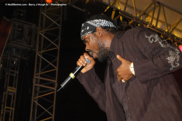 Buju Banton - Red Stripe Reggae Sumfest 2006 - The Summit - Jamaica's Greatest, The World's Best - Saturday, July 22, 2006 - Montego Bay, Jamaica - Negril Travel Guide, Negril Jamaica WI - http://www.negriltravelguide.com - info@negriltravelguide.com...!