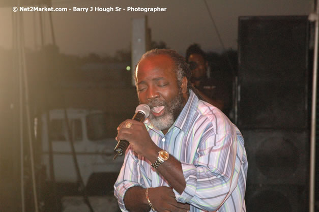 Freddie McGregor @ Western Consciousness 2007 - Presented by King of Kings Productons - Saturday, April 28, 2007 - Llandilo Cultural Centre, Savanna-La-Mar, Westmoreland, Jamaica W.I. - Negril Travel Guide, Negril Jamaica WI - http://www.negriltravelguide.com - info@negriltravelguide.com...!