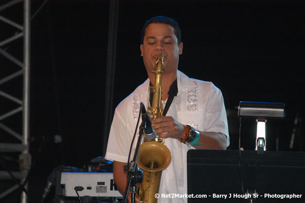 Antonio Saxton - Air Jamaica Jazz & Blues Festival 2007 - The Art of Music -  Thursday, January 25th - 10th Anniversary - Air Jamaica Jazz & Blues Festival 2007 - The Art of Music - Tuesday, January 23 - Saturday, January 27, 2007, The Aqueduct on Rose Hall, Montego Bay, Jamaica - Negril Travel Guide, Negril Jamaica WI - http://www.negriltravelguide.com - info@negriltravelguide.com...!