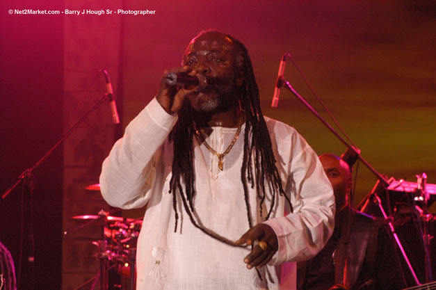 Freddy McGregor @ The Aqueduct on Rose Hall - Friday, January 26, 2007 - 10th Anniversary - Air Jamaica Jazz & Blues Festival 2007 - The Art of Music - Tuesday, January 23 - Saturday, January 27, 2007, The Aqueduct on Rose Hall, Montego Bay, Jamaica - Negril Travel Guide, Negril Jamaica WI - http://www.negriltravelguide.com - info@negriltravelguide.com...!