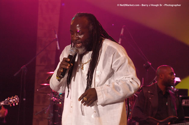 Freddy McGregor @ The Aqueduct on Rose Hall - Friday, January 26, 2007 - 10th Anniversary - Air Jamaica Jazz & Blues Festival 2007 - The Art of Music - Tuesday, January 23 - Saturday, January 27, 2007, The Aqueduct on Rose Hall, Montego Bay, Jamaica - Negril Travel Guide, Negril Jamaica WI - http://www.negriltravelguide.com - info@negriltravelguide.com...!