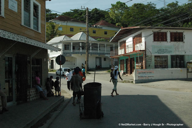 A Walk Around Lucea One Way - Caribbean Medical Mission, Wednesday, October 18, 2006 - Negril Travel Guide, Negril Jamaica WI - http://www.negriltravelguide.com - info@negriltravelguide.com...!