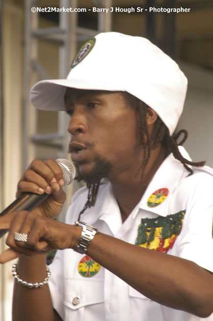 Jah Cure - Cure Fest 2007 - Longing For Concert at Trelawny Multi Purpose Stadium, Trelawny, Jamaica - Sunday, October 14, 2007 - Cure Fest 2007 October 12th-14th, 2007 Presented by Danger Promotions, Iyah Cure Promotions, and Brass Gate Promotions - Alison Young, Publicist - Photographs by Net2Market.com - Barry J. Hough Sr, Photographer - Negril Travel Guide, Negril Jamaica WI - http://www.negriltravelguide.com - info@negriltravelguide.com...!