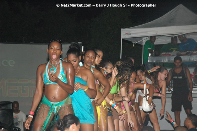 Hybrid Go Ultra - Independence Negril 2K7 - A Barefoot Beach Party @ The Hybrid Beach Cove aka Half Moon Beach Club, Sunday, August 5, 2007, Half Moon Beach, Hanover Parish, Jamaica - Negril Travel Guide.com, Negril Jamaica WI - http://www.negriltravelguide.com - info@negriltravelguide.com...!