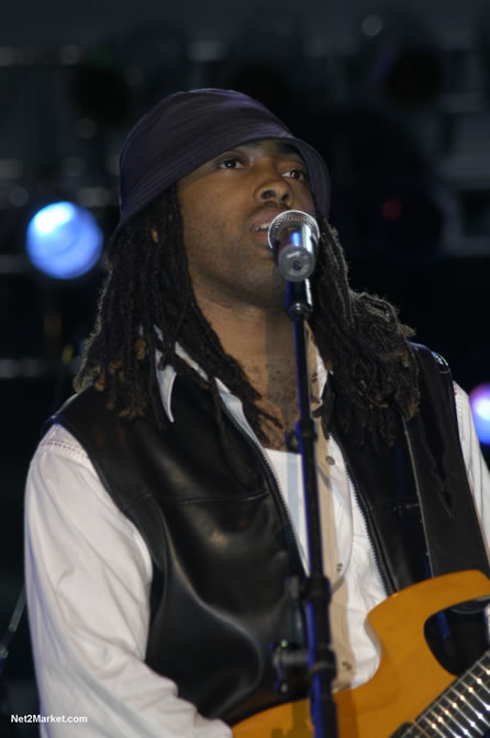 Performances - Air Jamaica Jazz & Blues 2005 - The Art Of Music - Cinnamon Hill Golf Course, Rose Hall, Montego Bay - Negril Travel Guide, Negril Jamaica WI - http://www.negriltravelguide.com - info@negriltravelguide.com...!