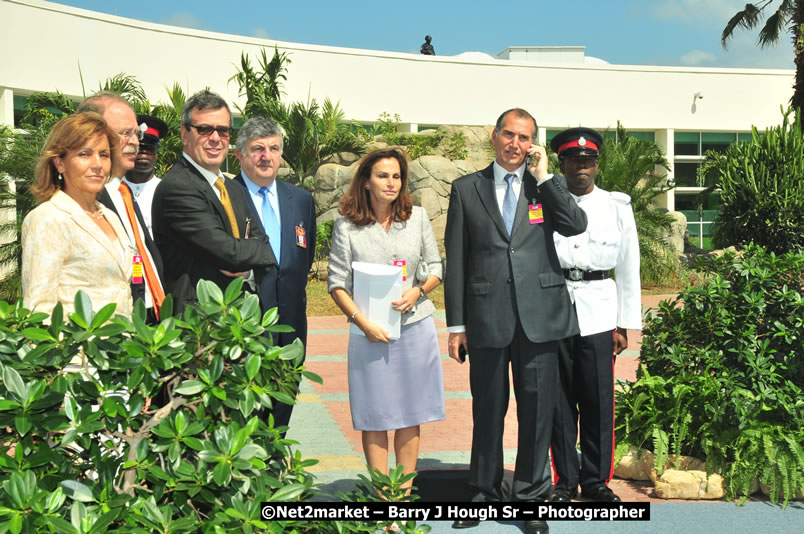 The Unveiling Of The Commemorative Plaque By The Honourable Prime Minister, Orette Bruce Golding, MP, And Their Majesties, King Juan Carlos I And Queen Sofia Of Spain - On Wednesday, February 18, 2009, Marking The Completion Of The Expansion Of Sangster International Airport, Venue at Sangster International Airport, Montego Bay, St James, Jamaica - Wednesday, February 18, 2009 - Photographs by Net2Market.com - Barry J. Hough Sr, Photographer/Photojournalist - Negril Travel Guide, Negril Jamaica WI - http://www.negriltravelguide.com - info@negriltravelguide.com...!