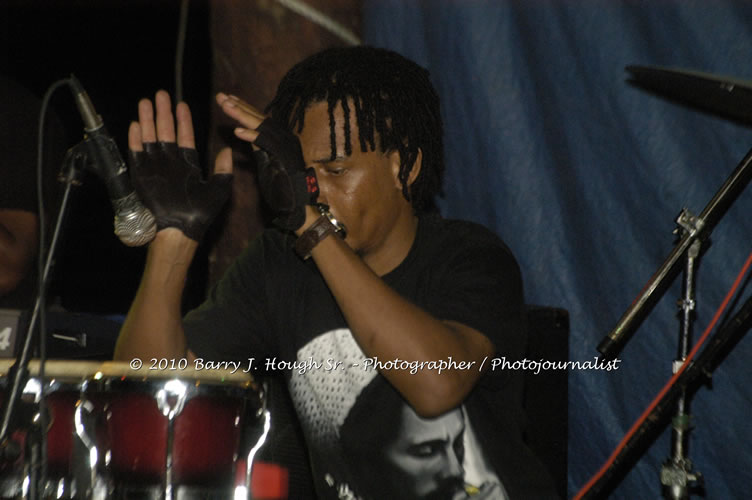 Etana - Live In Concert - One Love Reggae Concert Series 09/10 @ Negril Escape Resort and Spa, December 22, 2009, One Love Drive, West End, Negril, Westmoreland, Jamaica W.I. - Photographs by Net2Market.com - Barry J. Hough Sr, Photographer/Photojournalist - Negril Travel Guide, Negril Jamaica WI - http://www.negriltravelguide.com - info@negriltravelguide.com...!