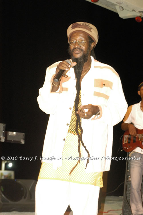 Freddy McGregor - Live In Concert @ Negril Escape Resort and Spa, One Love Drive, West End, Negril, Westmoreland, Jamaica W.I. - Photographs by Net2Market.com - Barry J. Hough Sr, Photographer/Photojournalist - Negril Travel Guide, Negril Jamaica WI - http://www.negriltravelguide.com - info@negriltravelguide.com...!