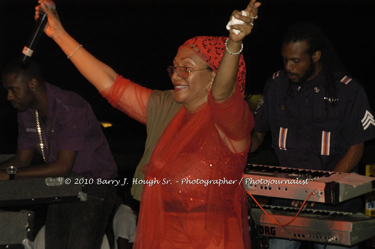 Marcia Griffiths & Edge Michael - Live In Concert - One Love Reggae Concert Series 09/10 @ Negril Escape Resort and Spa, December 29, 2009, One Love Drive, West End, Negril, Westmoreland, Jamaica W.I. - Photographs by Net2Market.com - Barry J. Hough Sr, Photographer/Photojournalist - Negril Travel Guide, Negril Jamaica WI - http://www.negriltravelguide.com - info@negriltravelguide.com...!