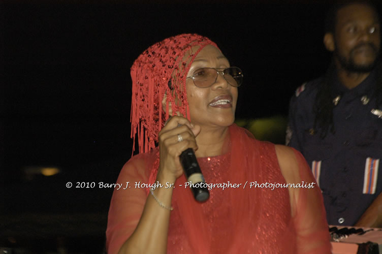 Marcia Griffiths & Edge Michael - Live In Concert - One Love Reggae Concert Series 09/10 @ Negril Escape Resort and Spa, December 29, 2009, One Love Drive, West End, Negril, Westmoreland, Jamaica W.I. - Photographs by Net2Market.com - Barry J. Hough Sr, Photographer/Photojournalist - Negril Travel Guide, Negril Jamaica WI - http://www.negriltravelguide.com - info@negriltravelguide.com...!