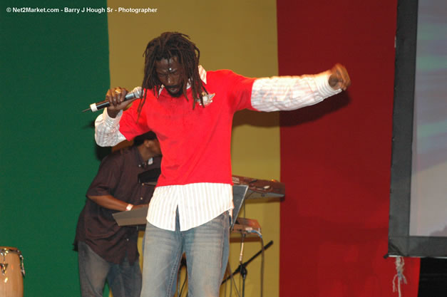 Buju Banton @ Tru-Juice Rebel Salute 2007 - Saturday, January 13, 2007, Port Kaiser Sports Club, St. Elizabeth - Negril Travel Guide, Negril Jamaica WI - http://www.negriltravelguide.com - info@negriltravelguide.com...!