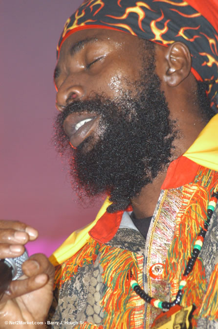 Capleton - Red Stripe Reggae Sumfest 2005 - Dancehall Night - July 21th, 2005 - Negril Travel Guide, Negril Jamaica WI - http://www.negriltravelguide.com - info@negriltravelguide.com...!