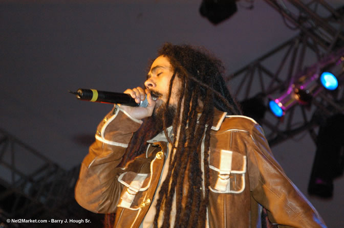 Damian "Junior Gong" Marley & Stephen Marley - Red Stripe Reggae Sumfest 2005 - International Night #2 - July 23th, 2005 - Negril Travel Guide, Negril Jamaica WI - http://www.negriltravelguide.com - info@negriltravelguide.com...!