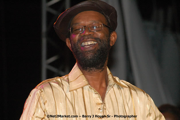 Beres Hammond - Red Stripe Reggae Sumfest 2007 - Zenith - Saturday, July 21, 2007 - Catherine Hall, Montego Bay, St James, Jamaica W.I. - Negril Travel Guide, Negril Jamaica WI - http://www.negriltravelguide.com - info@negriltravelguide.com...!