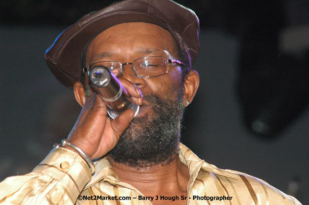 Beres Hammond - Red Stripe Reggae Sumfest 2007 - Zenith - Saturday, July 21, 2007 - Catherine Hall, Montego Bay, St James, Jamaica W.I. - Negril Travel Guide, Negril Jamaica WI - http://www.negriltravelguide.com - info@negriltravelguide.com...!