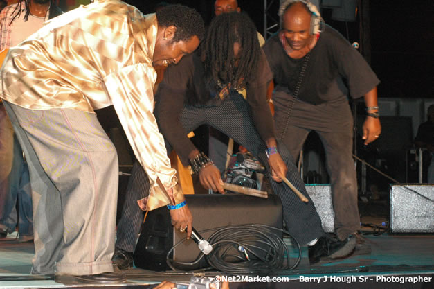 Beres Hammond - Red Stripe Reggae Sumfest 2007 - Zenith - Saturday, July 21, 2007 - Catherine Hall, Montego Bay, St James, Jamaica W.I. - Negril Travel Guide, Negril Jamaica WI - http://www.negriltravelguide.com - info@negriltravelguide.com...!