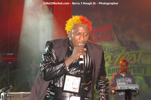 Elephant Man - Explosion - Red Stripe Reggae Sumfest 2007 - Thursday, July 19, 2007 - Red Stripe Reggae Sumfest 2007 at Catherine Hall, Montego Bay, St James, Jamaica W.I. - Negril Travel Guide, Negril Jamaica WI - http://www.negriltravelguide.com - info@negriltravelguide.com...!