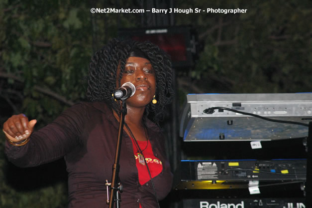 Richie Spice  - Red Stripe Reggae Sumfest 2007 - Zenith - Saturday, July 21, 2007 - Catherine Hall, Montego Bay, St James, Jamaica W.I. - Negril Travel Guide, Negril Jamaica WI - http://www.negriltravelguide.com - info@negriltravelguide.com...!