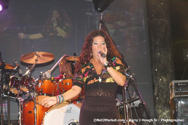 Tessanne Chin - Red Stripe Reggae Sumfest 2007 - Zenith - Saturday, July 21, 2007 - Catherine Hall, Montego Bay, St James, Jamaica W.I. - Negril Travel Guide, Negril Jamaica WI - http://www.negriltravelguide.com - info@negriltravelguide.com...!