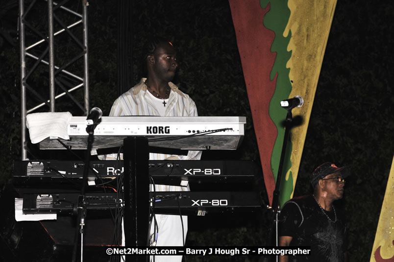 Beres Hammond @ Red Stripe Reggae Sumfest 2008 International Night 2, Catherine Hall, Montego Bay - Saturday, July 19, 2008 - Reggae Sumfest 2008 July 13 - July 19, 2008 - Photographs by Net2Market.com - Barry J. Hough Sr. Photojournalist/Photograper - Photographs taken with a Nikon D300 - Negril Travel Guide, Negril Jamaica WI - http://www.negriltravelguide.com - info@negriltravelguide.com...!