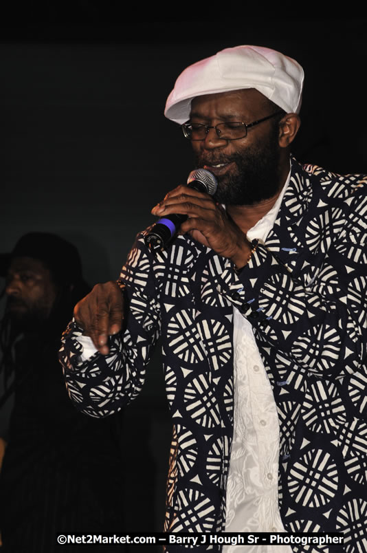 Beres Hammond @ Red Stripe Reggae Sumfest 2008 International Night 2, Catherine Hall, Montego Bay - Saturday, July 19, 2008 - Reggae Sumfest 2008 July 13 - July 19, 2008 - Photographs by Net2Market.com - Barry J. Hough Sr. Photojournalist/Photograper - Photographs taken with a Nikon D300 - Negril Travel Guide, Negril Jamaica WI - http://www.negriltravelguide.com - info@negriltravelguide.com...!