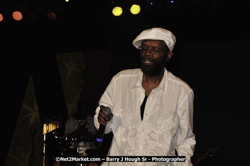 Beres Hammond @ Red Stripe Reggae Sumfest 2008 International Night 2, Catherine Hall, Montego Bay - Saturday, July 19, 2008 - Reggae Sumfest 2008 July 13 - July 19, 2008 - Photographs by Net2Market.com - Barry J. Hough Sr. Photojournalist/Photograper - Photographs taken with a Nikon D300 - Negril Travel Guide, Negril Jamaica WI - http://www.negriltravelguide.com - info@negriltravelguide.com...!