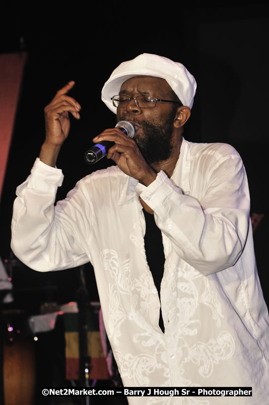 Beres Hammond @ Red Stripe Reggae Sumfest 2008 International Night 2, Catherine Hall, Montego Bay - Saturday, July 19, 2008 - Reggae Sumfest 2008 July 13 - July 19, 2008 - Photographs by Net2Market.com - Barry J. Hough Sr. Photojournalist/Photograper - Photographs taken with a Nikon D300 - Negril Travel Guide, Negril Jamaica WI - http://www.negriltravelguide.com - info@negriltravelguide.com...!