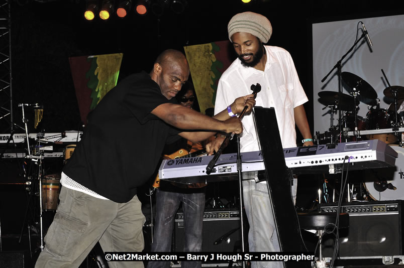 Tarrus Riley @ Red Stripe Reggae Sumfest 2008 International Night 2, Catherine Hall, Montego Bay - Saturday, July 19, 2008 - Reggae Sumfest 2008 July 13 - July 19, 2008 - Photographs by Net2Market.com - Barry J. Hough Sr. Photojournalist/Photograper - Photographs taken with a Nikon D300 - Negril Travel Guide, Negril Jamaica WI - http://www.negriltravelguide.com - info@negriltravelguide.com...!