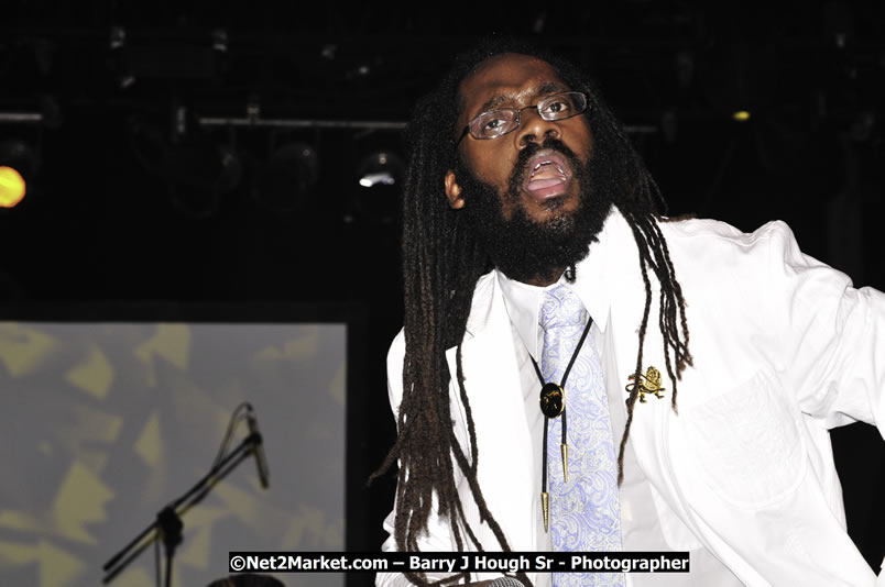 Tarrus Riley @ Red Stripe Reggae Sumfest 2008 International Night 2, Catherine Hall, Montego Bay - Saturday, July 19, 2008 - Reggae Sumfest 2008 July 13 - July 19, 2008 - Photographs by Net2Market.com - Barry J. Hough Sr. Photojournalist/Photograper - Photographs taken with a Nikon D300 - Negril Travel Guide, Negril Jamaica WI - http://www.negriltravelguide.com - info@negriltravelguide.com...!