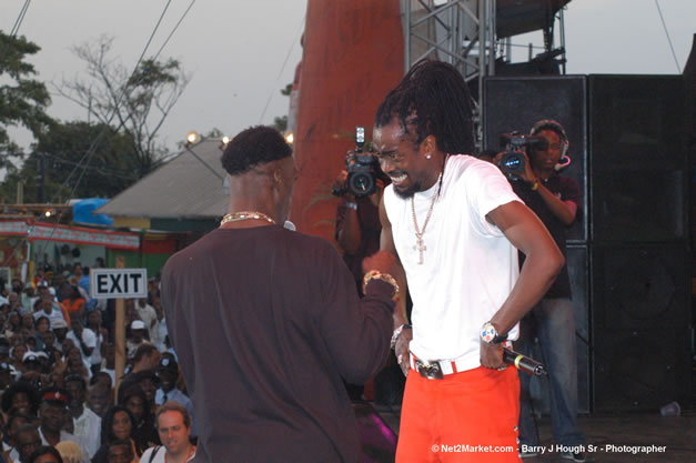 Beenie Man - Red Stripe Reggae Sumfest 2006 - Stormfront - The Blazing Dance Hall Night - Thursday, July 20, 2006 - Catherine Hall Venue - Montego Bay, Jamaica - Negril Travel Guide, Negril Jamaica WI - http://www.negriltravelguide.com - info@negriltravelguide.com...!