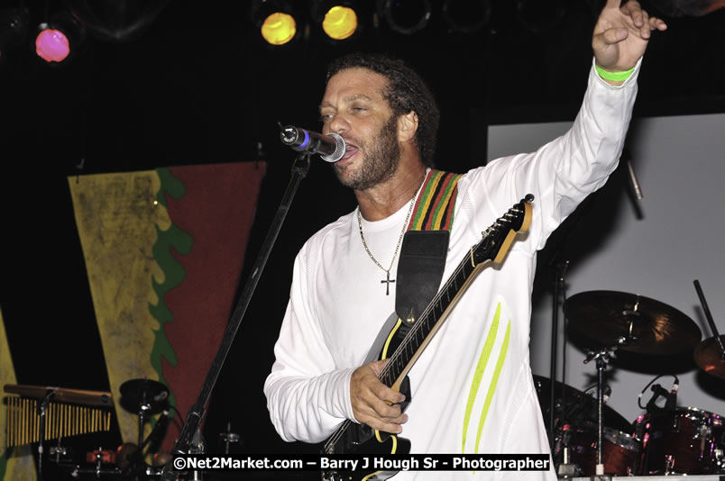 Andy Vernon @ Reggae Sumfest 2008 International Night 2, Catherine Hall, Montego Bay - Saturday, July 19, 2008 - Reggae Sumfest 2008 July 13 - July 19, 2008 - Photographs by Net2Market.com - Barry J. Hough Sr. Photojournalist/Photograper - Photographs taken with a Nikon D300 - Negril Travel Guide, Negril Jamaica WI - http://www.negriltravelguide.com - info@negriltravelguide.com...!