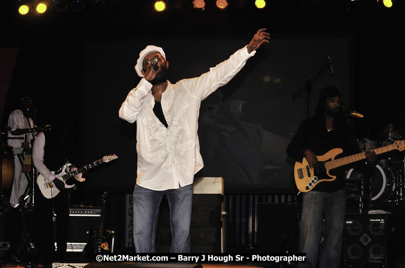 Beres Hammond @ Reggae Sumfest 2008 International Night 2, Catherine Hall, Montego Bay - Saturday, July 19, 2008 - Reggae Sumfest 2008 July 13 - July 19, 2008 - Photographs by Net2Market.com - Barry J. Hough Sr. Photojournalist/Photograper - Photographs taken with a Nikon D300 - Negril Travel Guide, Negril Jamaica WI - http://www.negriltravelguide.com - info@negriltravelguide.com...!