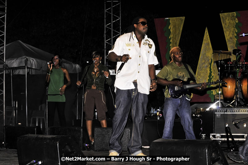 Bonafide @ Reggae Sumfest 2008 International Night 2, Catherine Hall, Montego Bay - Saturday, July 19, 2008 - Reggae Sumfest 2008 July 13 - July 19, 2008 - Photographs by Net2Market.com - Barry J. Hough Sr. Photojournalist/Photograper - Photographs taken with a Nikon D300 - Negril Travel Guide, Negril Jamaica WI - http://www.negriltravelguide.com - info@negriltravelguide.com...!