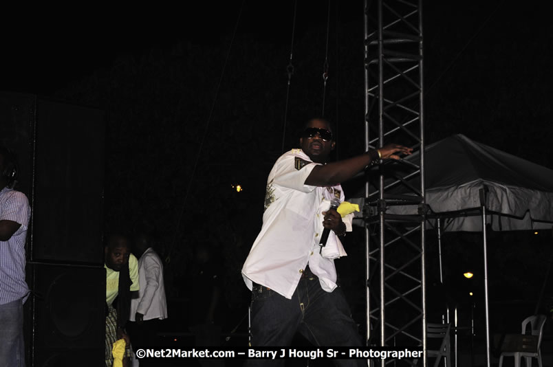 Bonafide @ Reggae Sumfest 2008 International Night 2, Catherine Hall, Montego Bay - Saturday, July 19, 2008 - Reggae Sumfest 2008 July 13 - July 19, 2008 - Photographs by Net2Market.com - Barry J. Hough Sr. Photojournalist/Photograper - Photographs taken with a Nikon D300 - Negril Travel Guide, Negril Jamaica WI - http://www.negriltravelguide.com - info@negriltravelguide.com...!