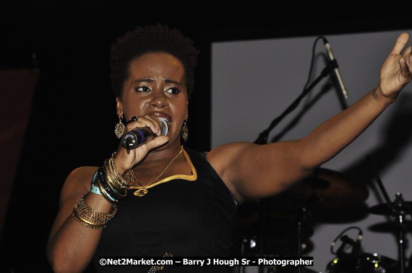 Etana @ Reggae Sumfest 2008 International Night 2, Catherine Hall, Montego Bay - Saturday, July 19, 2008 - Reggae Sumfest 2008 July 13 - July 19, 2008 - Photographs by Net2Market.com - Barry J. Hough Sr. Photojournalist/Photograper - Photographs taken with a Nikon D300 - Negril Travel Guide, Negril Jamaica WI - http://www.negriltravelguide.com - info@negriltravelguide.com...!