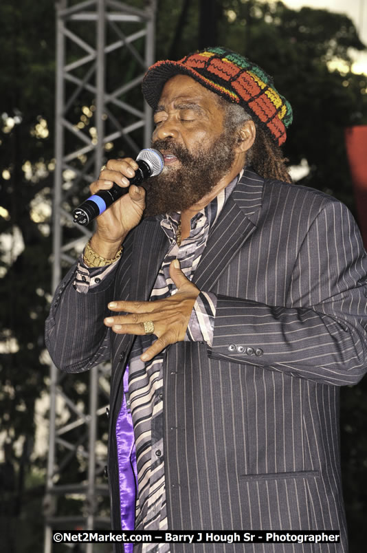 John Holt @ Reggae Sumfest 2008 International Night 2, Catherine Hall, Montego Bay - Saturday, July 19, 2008 - Reggae Sumfest 2008 July 13 - July 19, 2008 - Photographs by Net2Market.com - Barry J. Hough Sr. Photojournalist/Photograper - Photographs taken with a Nikon D300 - Negril Travel Guide, Negril Jamaica WI - http://www.negriltravelguide.com - info@negriltravelguide.com...!