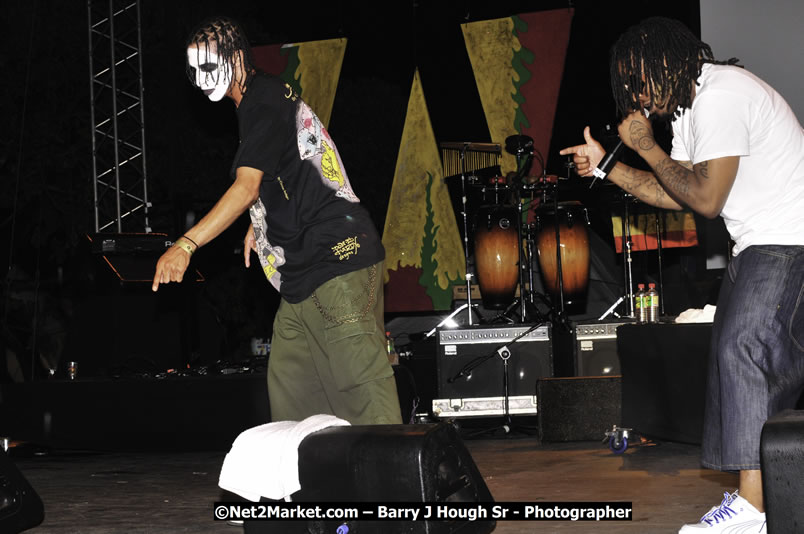 T - Pain @ Reggae Sumfest 2008 International Night 2, Catherine Hall, Montego Bay - Saturday, July 19, 2008 - Reggae Sumfest 2008 July 13 - July 19, 2008 - Photographs by Net2Market.com - Barry J. Hough Sr. Photojournalist/Photograper - Photographs taken with a Nikon D300 - Negril Travel Guide, Negril Jamaica WI - http://www.negriltravelguide.com - info@negriltravelguide.com...!