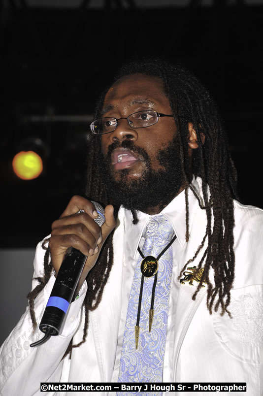 Tarrus Riley @ Reggae Sumfest 2008 International Night 2, Catherine Hall, Montego Bay - Saturday, July 19, 2008 - Reggae Sumfest 2008 July 13 - July 19, 2008 - Photographs by Net2Market.com - Barry J. Hough Sr. Photojournalist/Photograper - Photographs taken with a Nikon D300 - Negril Travel Guide, Negril Jamaica WI - http://www.negriltravelguide.com - info@negriltravelguide.com...!