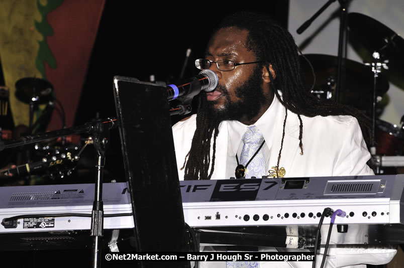 Tarrus Riley @ Reggae Sumfest 2008 International Night 2, Catherine Hall, Montego Bay - Saturday, July 19, 2008 - Reggae Sumfest 2008 July 13 - July 19, 2008 - Photographs by Net2Market.com - Barry J. Hough Sr. Photojournalist/Photograper - Photographs taken with a Nikon D300 - Negril Travel Guide, Negril Jamaica WI - http://www.negriltravelguide.com - info@negriltravelguide.com...!