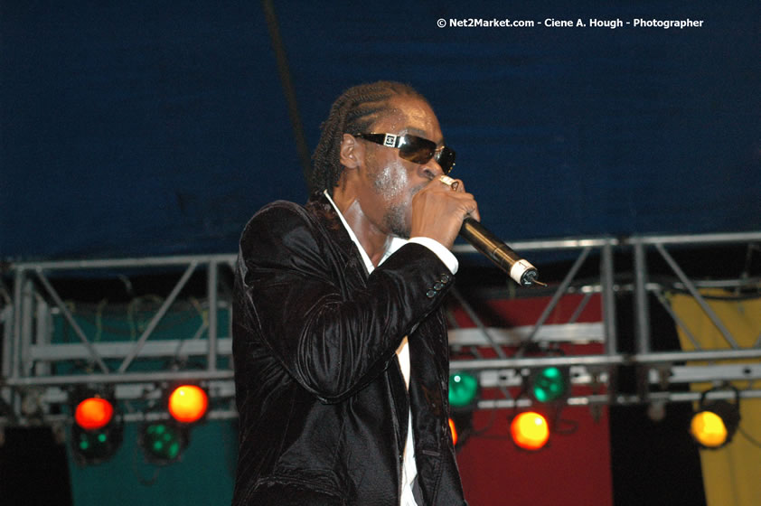 Bounty Killer - Smile Jamaica, Nine Miles, St Anns, Jamaica - Saturday, February 10, 2007 - The Smile Jamaica Concert, a symbolic homecoming in Bob Marley's birthplace of Nine Miles - Negril Travel Guide, Negril Jamaica WI - http://www.negriltravelguide.com - info@negriltravelguide.com...!