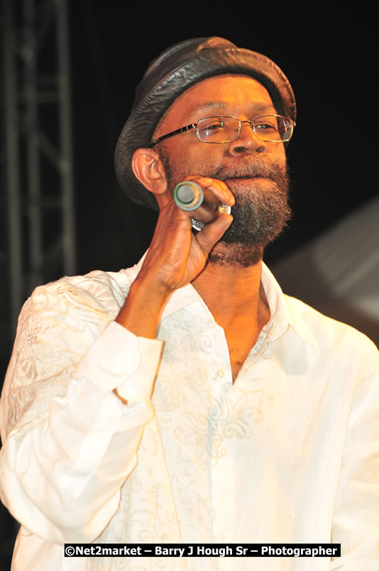 Beres Hammond @ Unite The People An International Reggae Fest, Featuring: Beres Hammond, Coco T, Queen Ifrica, Khalil, Cameal Davis, Iley Dread, Rochelle, Geoffrey Star, Ras Penco, Kool DeLoy, Otis Gayle, J.McKay, Tiney Winey, Venue at Norman Manley Boulevard, Negril, Westmoreland, Jamaica - Saturday, April 4, 2009 - Photographs by Net2Market.com - Barry J. Hough Sr, Photographer/Photojournalist - Negril Travel Guide, Negril Jamaica WI - http://www.negriltravelguide.com - info@negriltravelguide.com...!