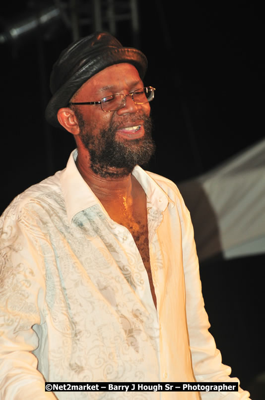 Beres Hammond @ Unite The People An International Reggae Fest, Featuring: Beres Hammond, Coco T, Queen Ifrica, Khalil, Cameal Davis, Iley Dread, Rochelle, Geoffrey Star, Ras Penco, Kool DeLoy, Otis Gayle, J.McKay, Tiney Winey, Venue at Norman Manley Boulevard, Negril, Westmoreland, Jamaica - Saturday, April 4, 2009 - Photographs by Net2Market.com - Barry J. Hough Sr, Photographer/Photojournalist - Negril Travel Guide, Negril Jamaica WI - http://www.negriltravelguide.com - info@negriltravelguide.com...!