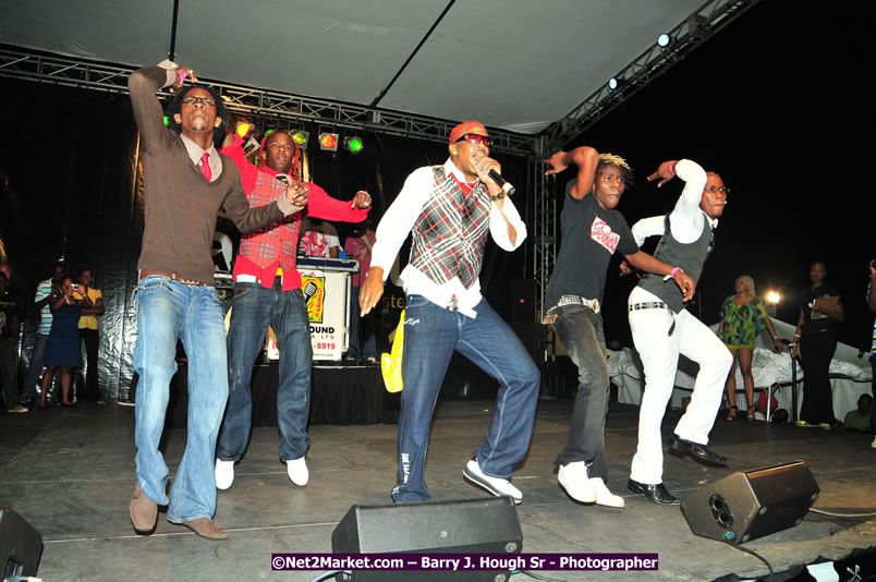 Usain Bolt of Jamaica - The Fastest Man In The World  - Usain Bolt Homecoming Celebrations Concert at the William Knibb High School Play Field, Trelawny - Ice, Ding Dong, Ravers Clavers, D'Angel, Voicemail, RDX and Dancers, Wayne Marshall, Tammi Chynn, Bugle, Nero, Tanya Stephens, Richie Spice, Kip Rich,and Shaggy - Photographs by Net2Market.com - Barry J. Hough Sr. Photojournalist/Photograper - Photographs taken with a Nikon D300 - Negril Travel Guide, Negril Jamaica WI - http://www.negriltravelguide.com - info@negriltravelguide.com...!