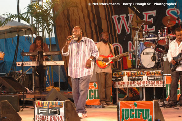 Freddie McGregor @ Western Consciousness 2007 - Presented by King of Kings Productons - Saturday, April 28, 2007 - Llandilo Cultural Centre, Savanna-La-Mar, Westmoreland, Jamaica W.I. - Negril Travel Guide, Negril Jamaica WI - http://www.negriltravelguide.com - info@negriltravelguide.com...!